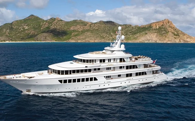 UTOPIA - superyacht for week charter
