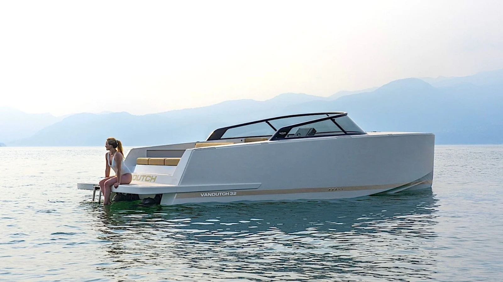 VanDutch 32 - photo 3 yacht charter Cannes