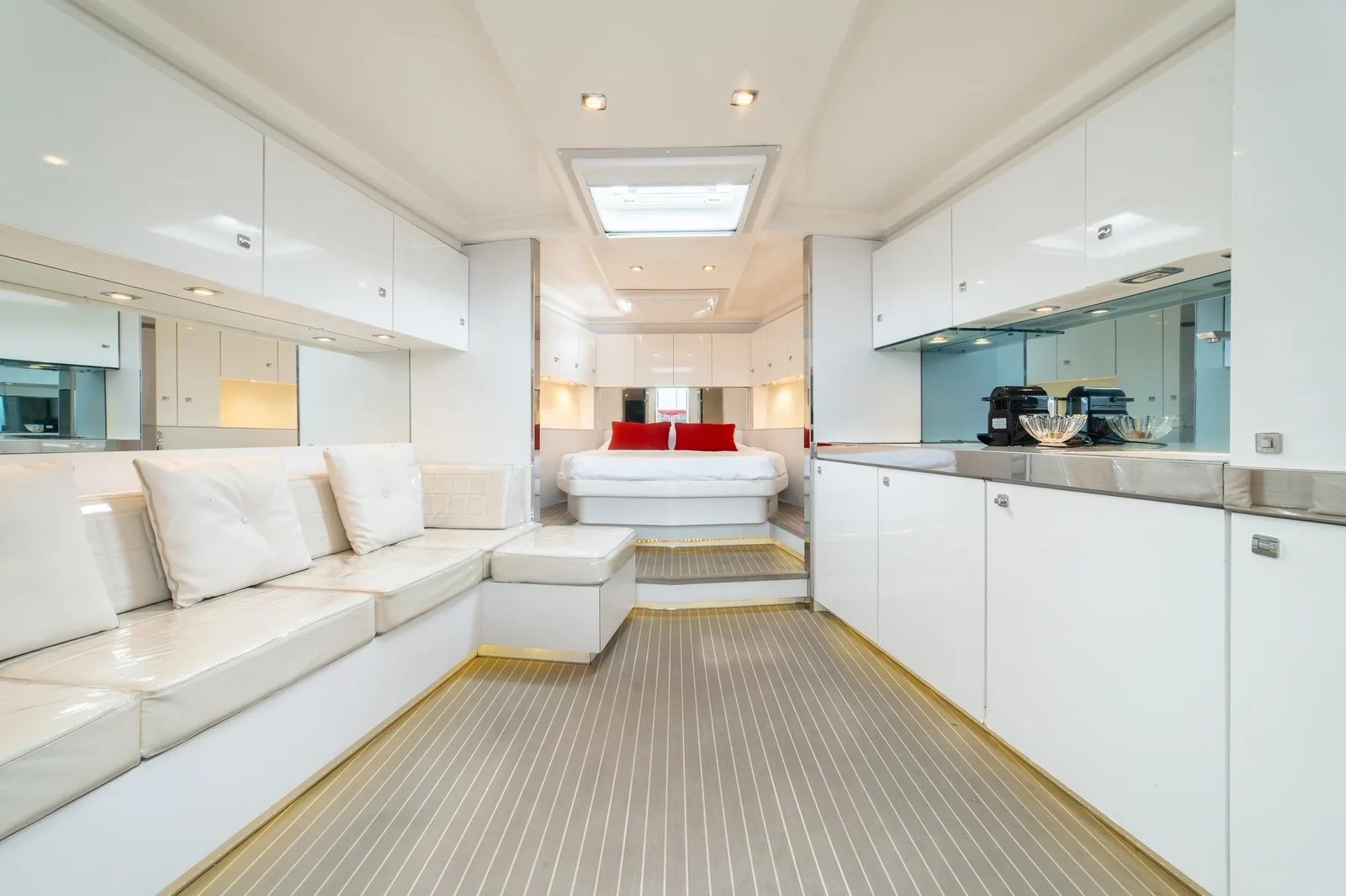 VanDutch 55 - photo 13 yacht charter Cannes