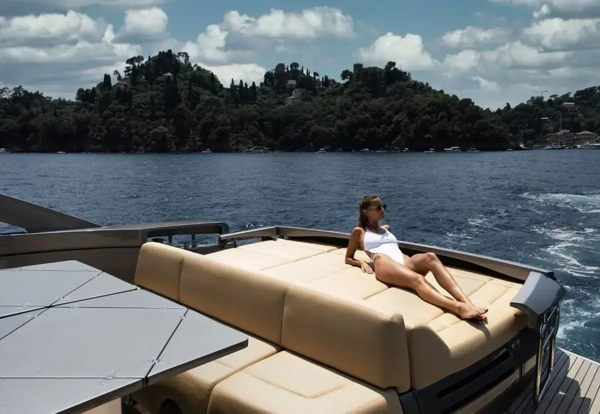 VELES - photo 4 yacht charter Cannes