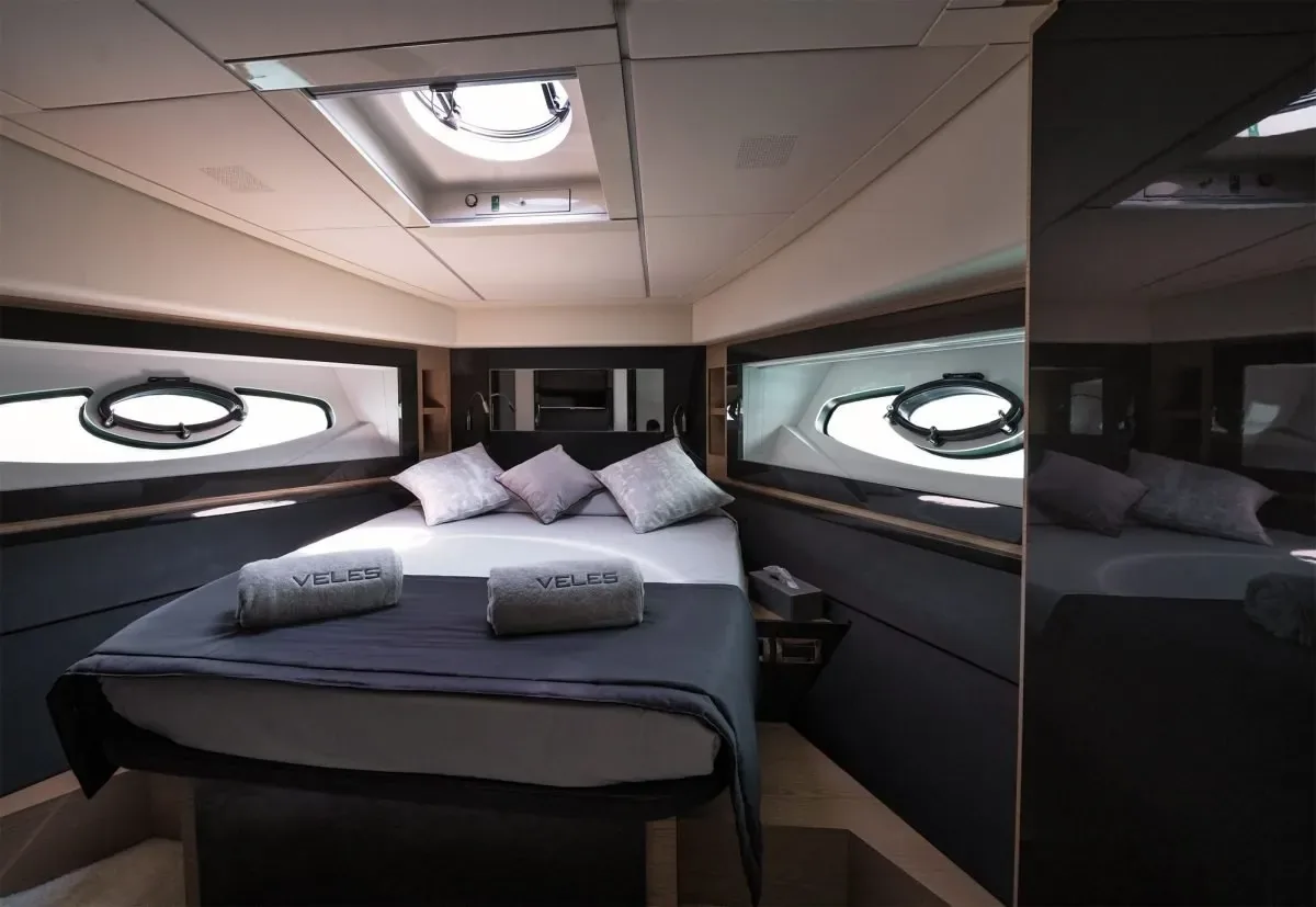 VELES - photo 17 yacht charter Cannes