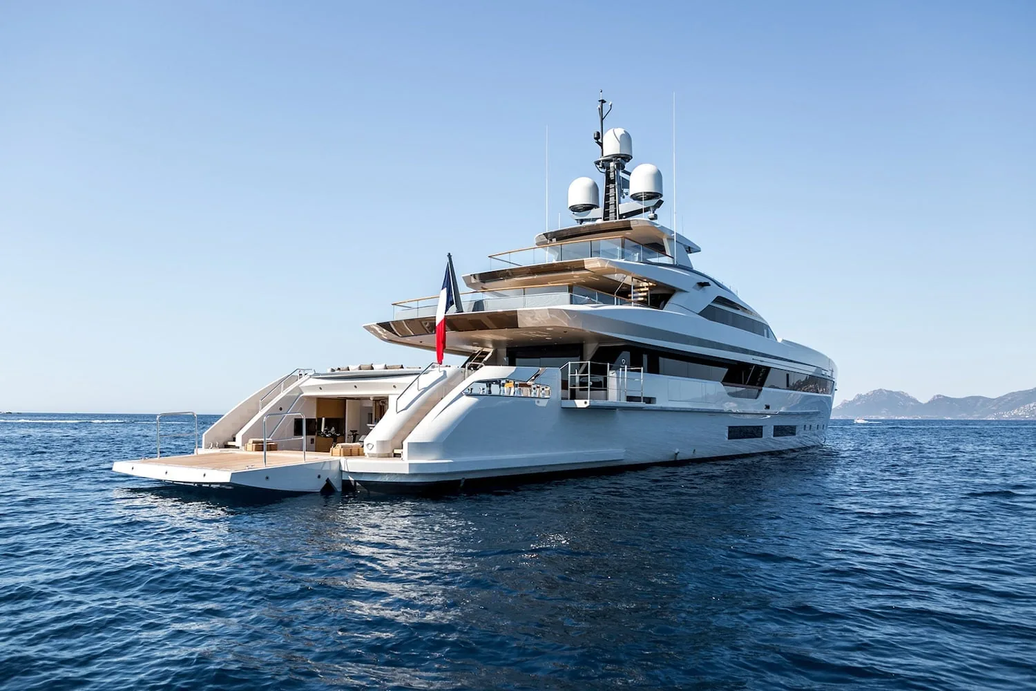 VERTIGE - photo 7 yacht charter Cannes