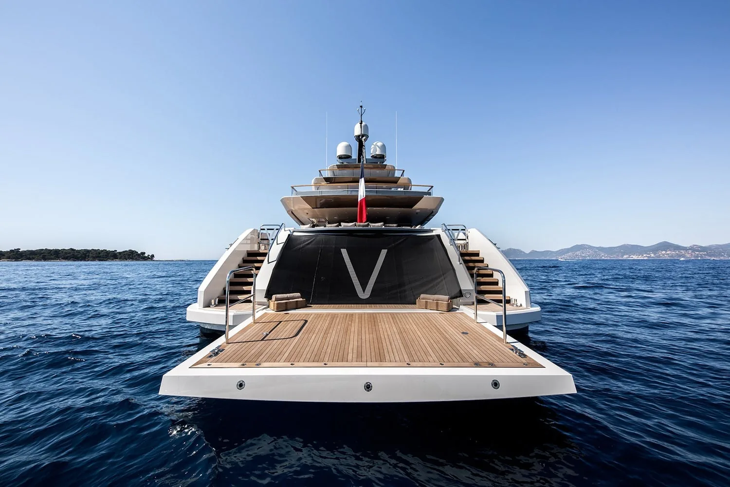 VERTIGE - photo 9 yacht charter Cannes