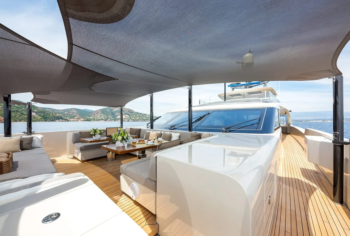 VERTIGE - photo 19 yacht charter Cannes