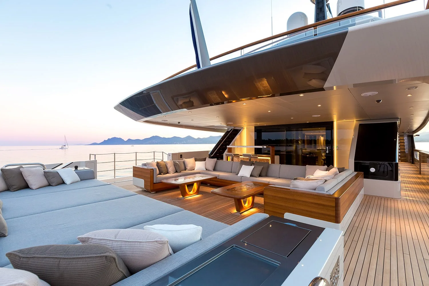 VERTIGE - photo 20 yacht charter Cannes