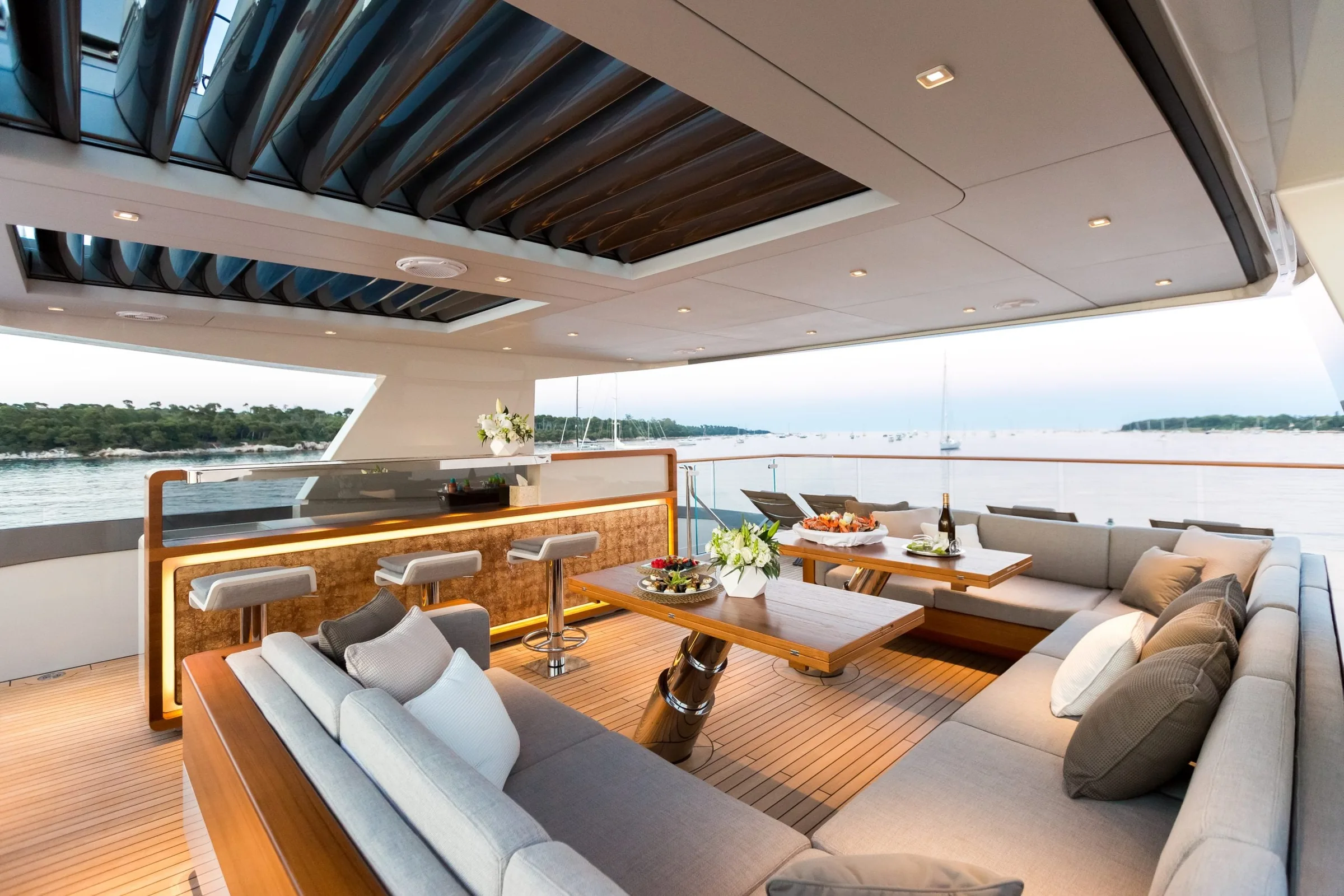 VERTIGE - photo 21 yacht charter Cannes