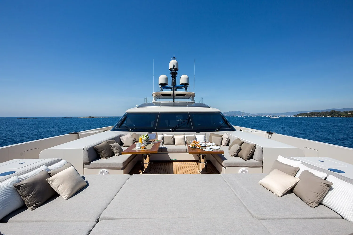 VERTIGE - photo 22 yacht charter Cannes