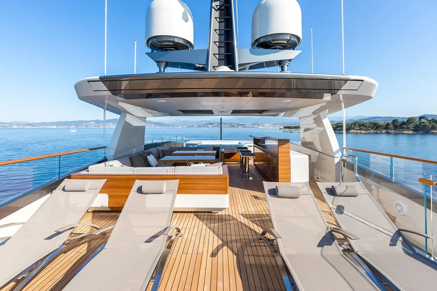 VERTIGE - photo 24 yacht charter Cannes