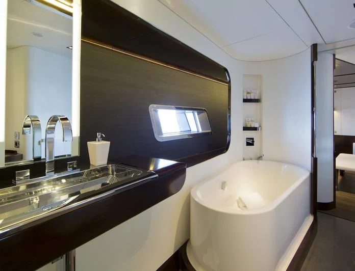 VERTIGO - photo 8, VERTIGO yacht charter