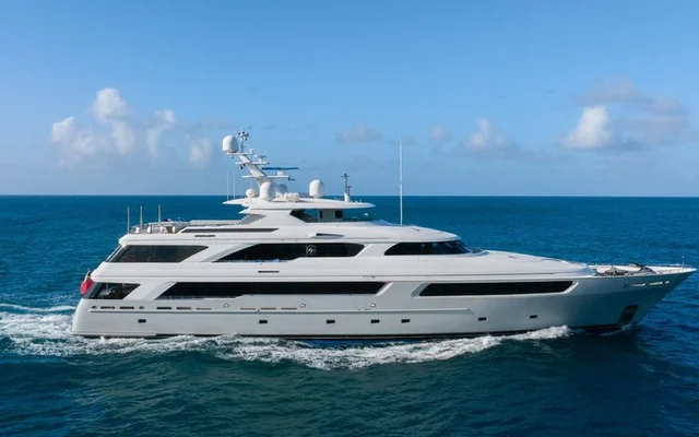 VICTORIA DEL MAR - superyacht for week charter