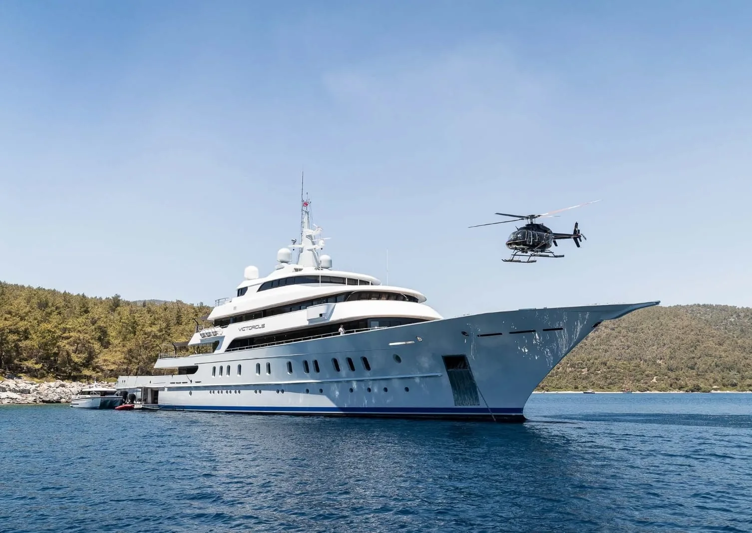 VICTORIOUS - photo 2 yacht charter Cannes
