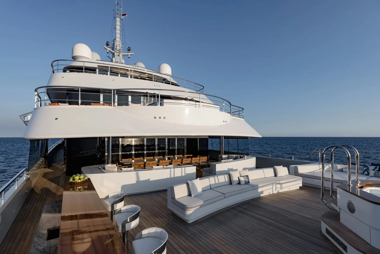 VICTORIOUS - photo 5 yacht charter Cannes