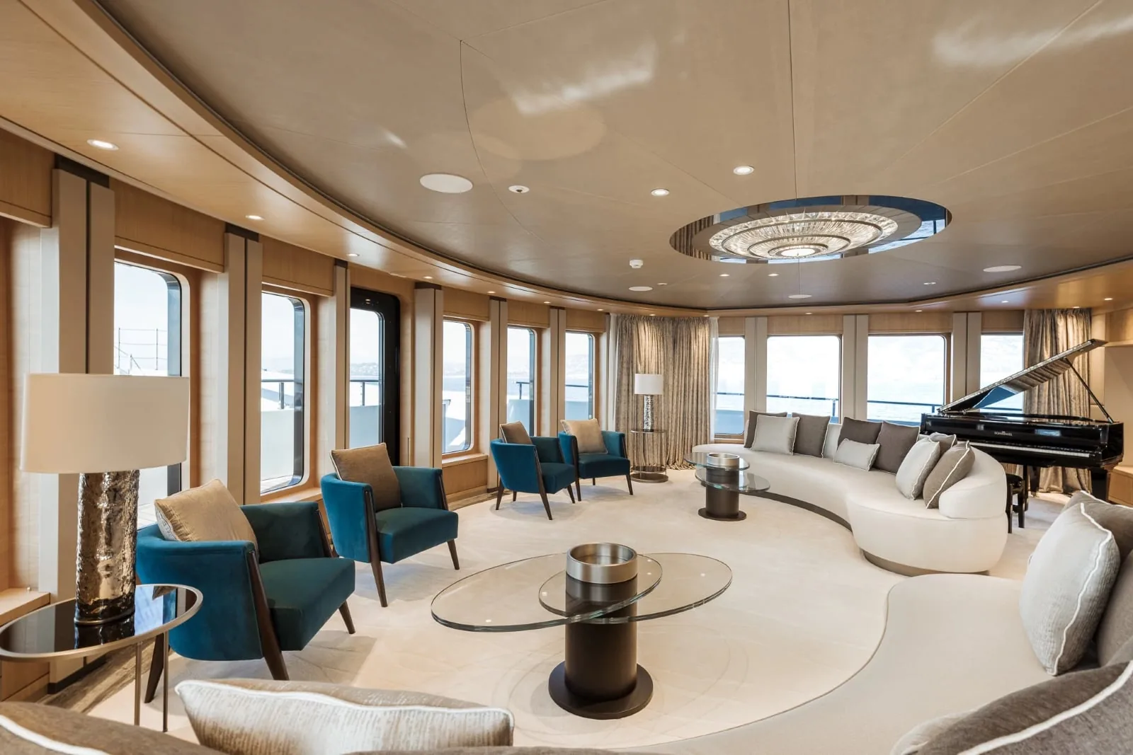 VICTORIOUS - photo 13 yacht charter Cannes