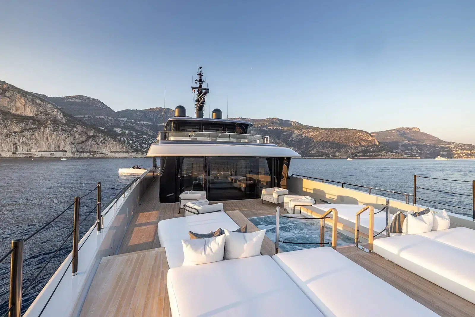VIRTUOSITY - photo 6 yacht charter Cannes