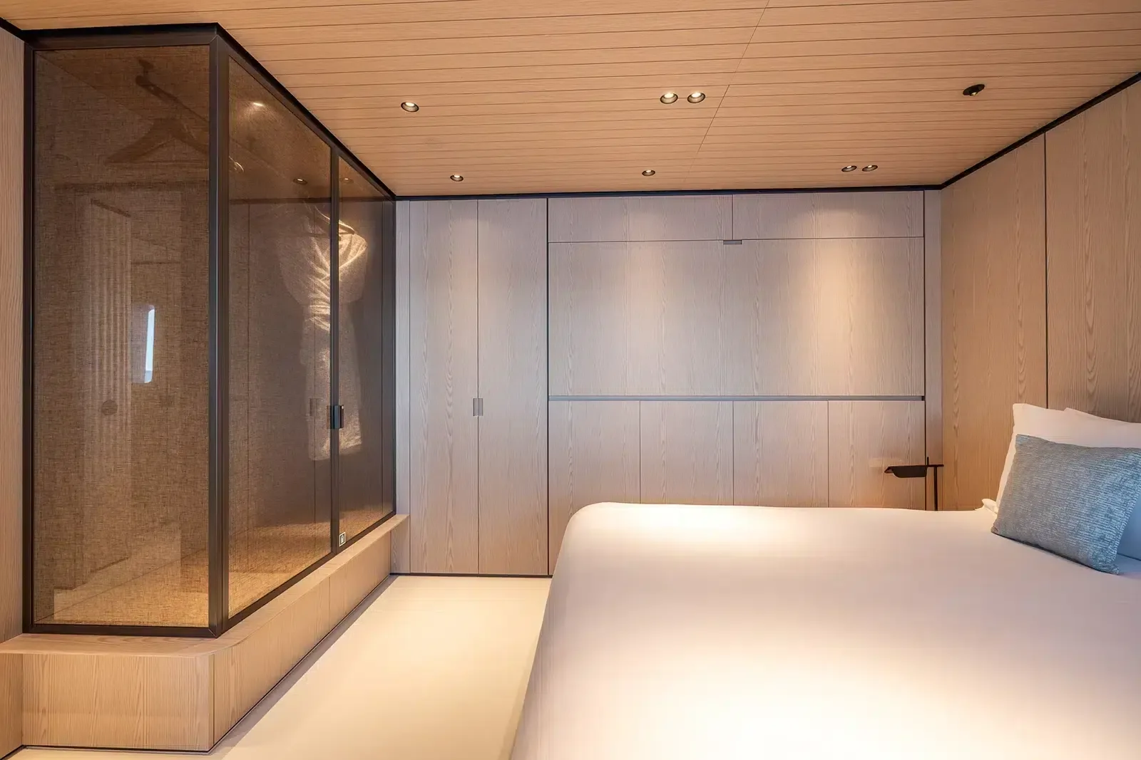 VIRTUOSITY - photo 42 yacht charter Cannes