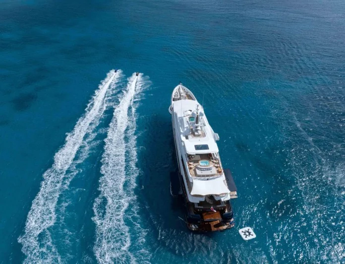 WHEELS - photo 11, WHEELS yacht charter